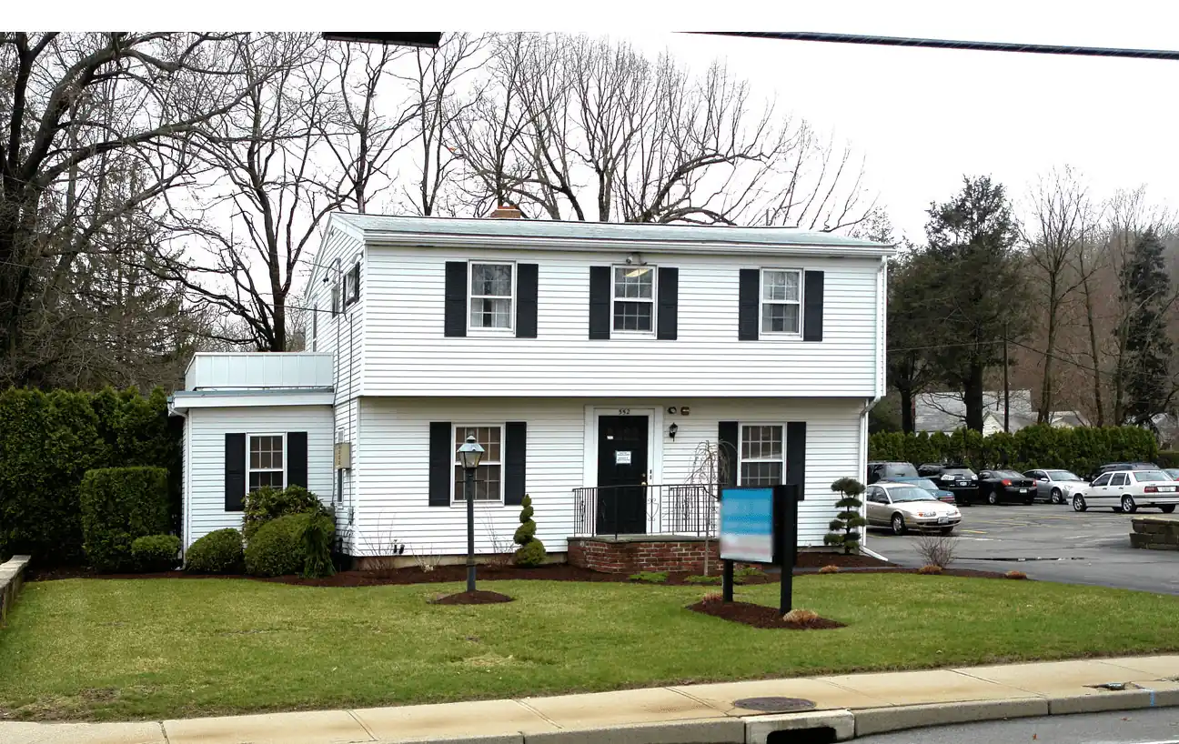 Kayaly - Toll Gate Women's Sober House