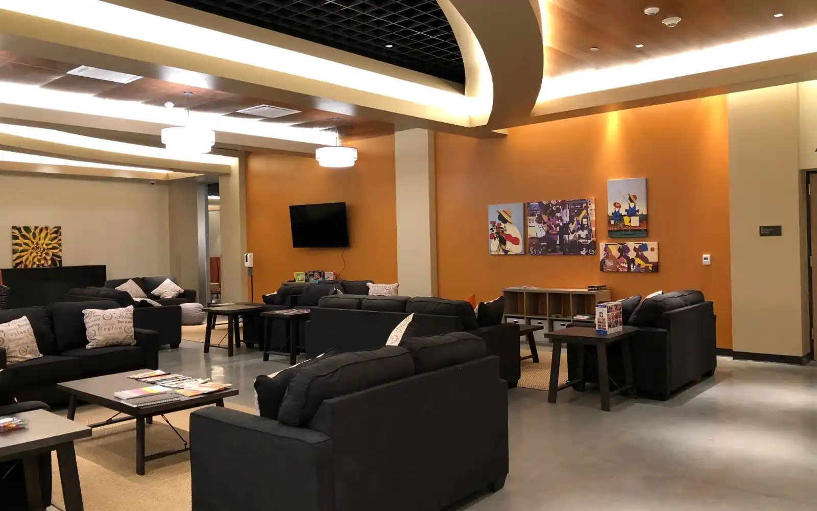 Roy’s Desert Springs Adult Residential Care